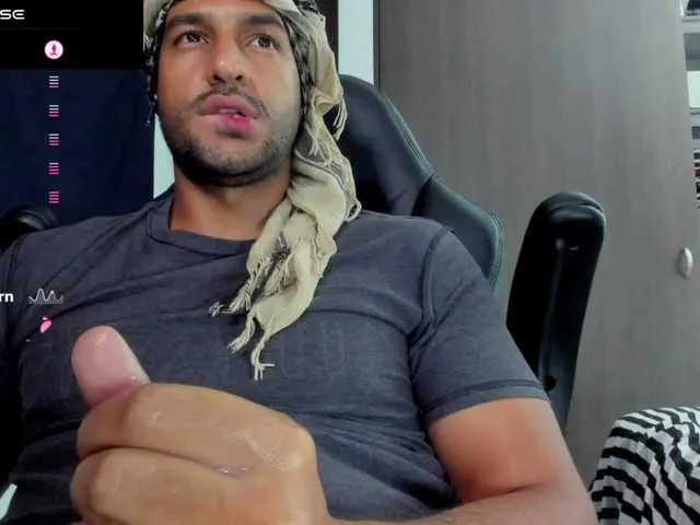 Live sex webcam photo for Handsoman11 #291907499