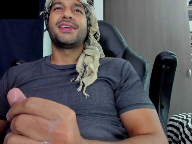 Live sex webcam photo for Handsoman11 #291917687