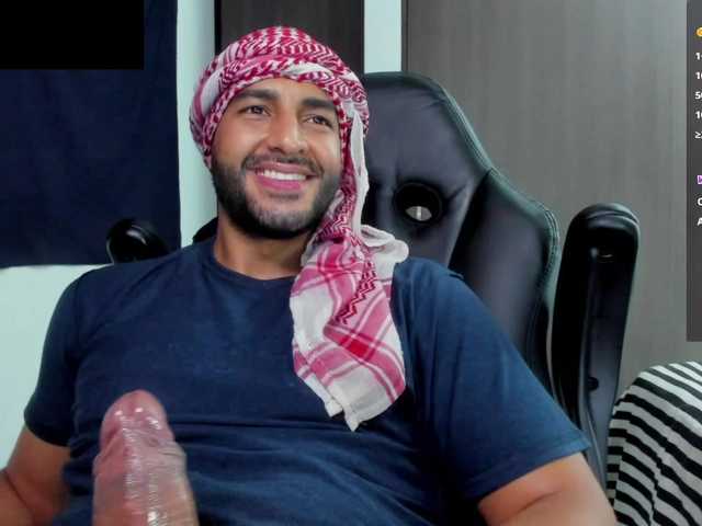 Live sex webcam photo for Handsoman11 #291927819