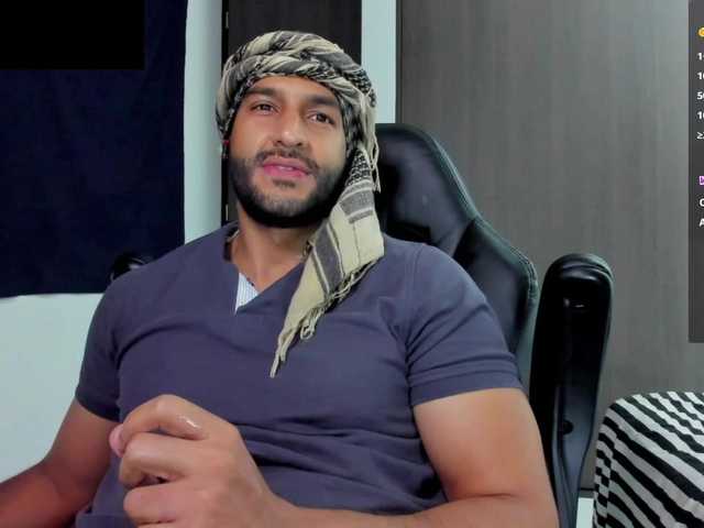 Live sex webcam photo for Handsoman11 #291941984