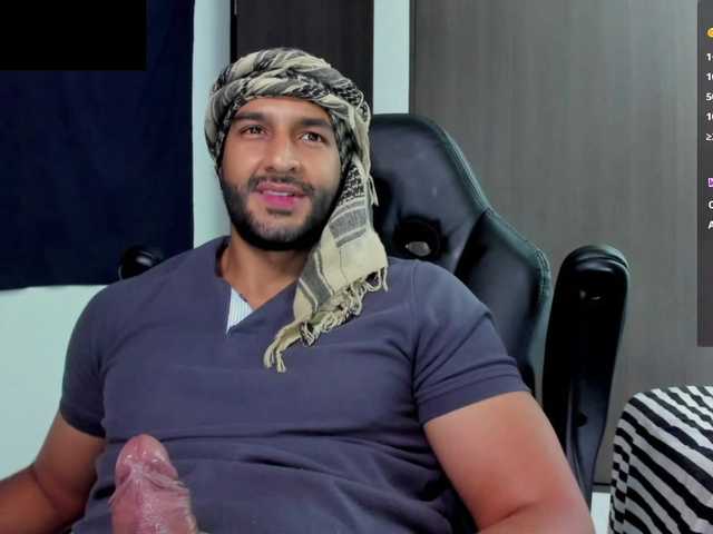 Live sex webcam photo for Handsoman11 #291945696