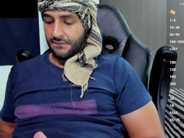 Live sex webcam photo for Handsoman11 #291978647