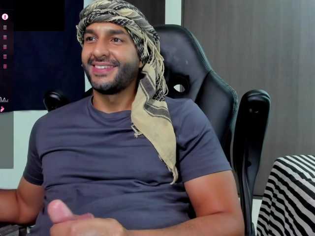 Live sex webcam photo for Handsoman11 #292082887