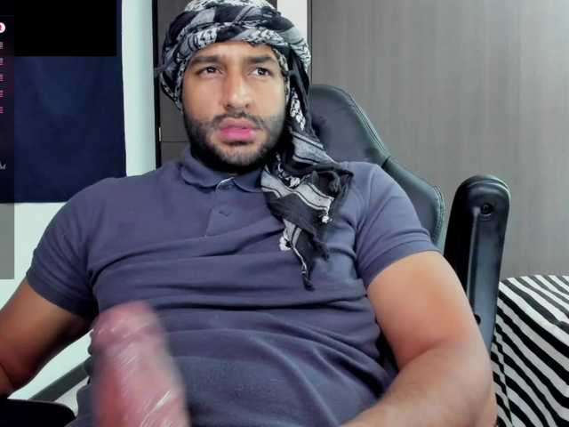 Live sex webcam photo for Handsoman11 #292086572