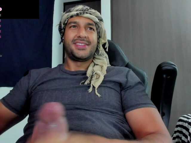 Live sex webcam photo for Handsoman11 #292131620