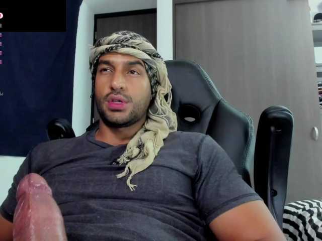 Live sex webcam photo for Handsoman11 #292136940