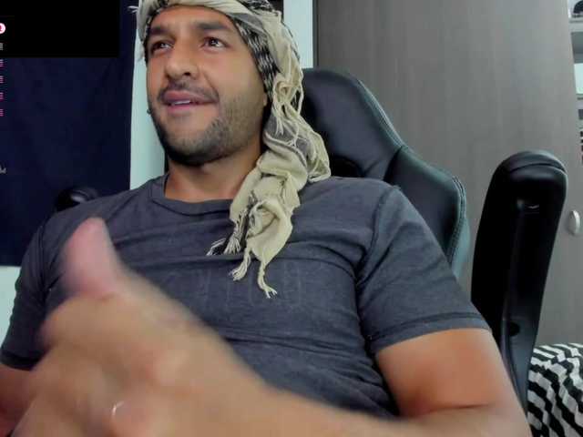 Live sex webcam photo for Handsoman11 #292139232