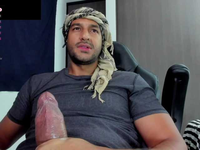 Live sex webcam photo for Handsoman11 #292142287