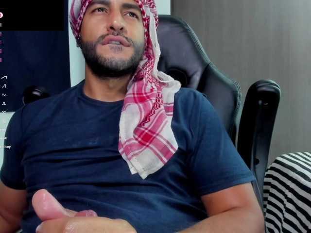 Live sex webcam photo for Handsoman11 #292147755