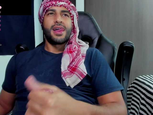 Live sex webcam photo for Handsoman11 #292153529