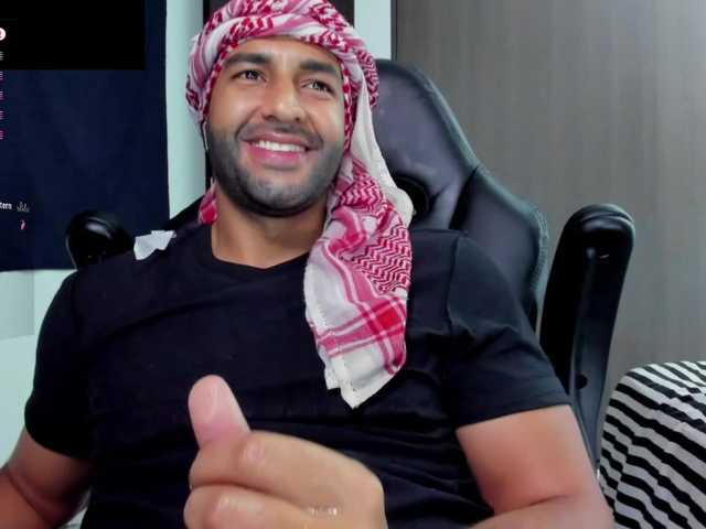 Live sex webcam photo for Handsoman11 #292179351