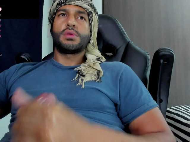 Live sex webcam photo for Handsoman11 #292181317