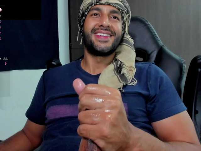 Live sex webcam photo for Handsoman11 #292186430