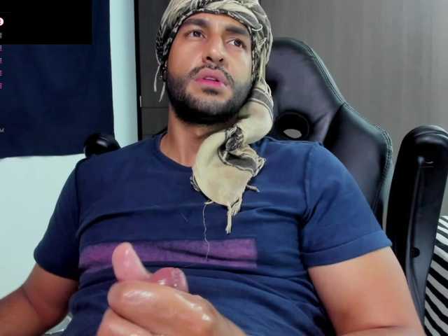 Live sex webcam photo for Handsoman11 #292187898