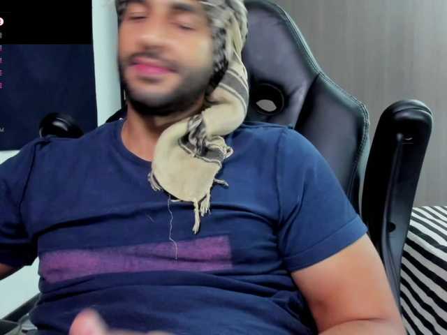 Live sex webcam photo for Handsoman11 #292190891