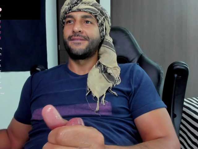 Live sex webcam photo for Handsoman11 #292192222