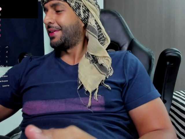 Live sex webcam photo for Handsoman11 #292193766