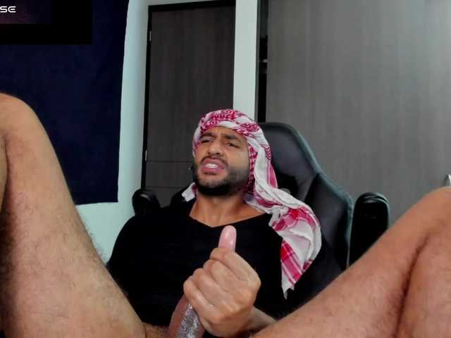 Live sex webcam photo for Handsoman11 #292212078