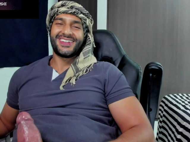 Live sex webcam photo for Handsoman11 #292214815