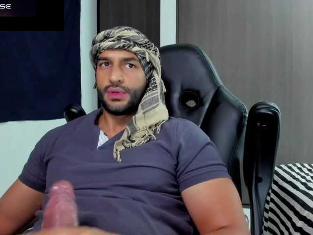 Live sex webcam photo for Handsoman11 #292218931