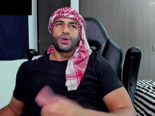 Live sex webcam photo for Handsoman11 #292229876