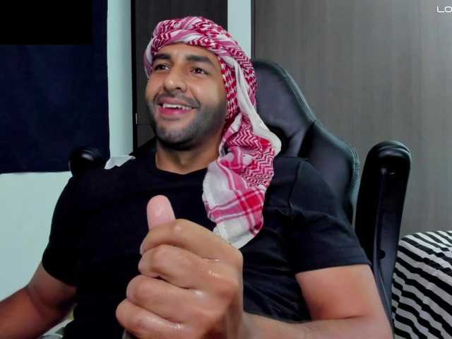 Live sex webcam photo for Handsoman11 #292235144