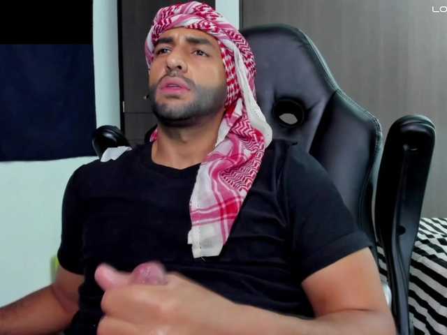 Live sex webcam photo for Handsoman11 #292237008