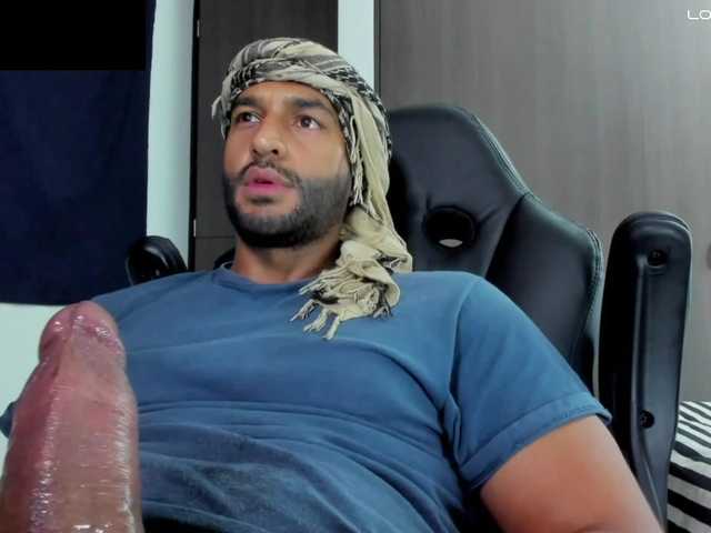 Live sex webcam photo for Handsoman11 #292238345