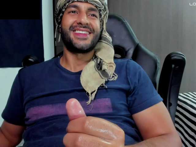 Live sex webcam photo for Handsoman11 #292252365