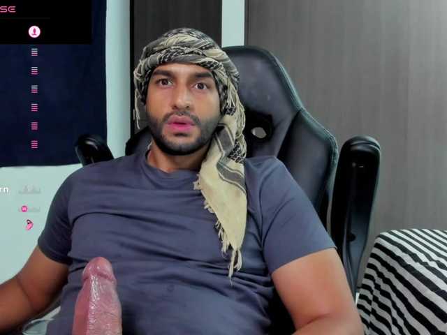 Live sex webcam photo for Handsoman11 #292262850