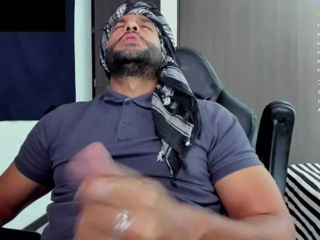 Live sex webcam photo for Handsoman11 #292275394