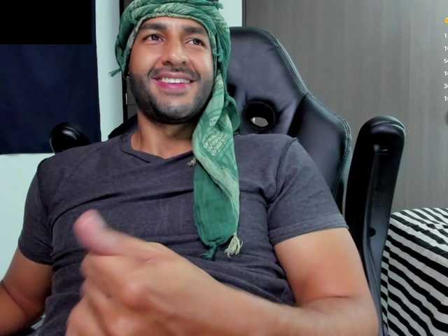 Live sex webcam photo for Handsoman11 #292299559