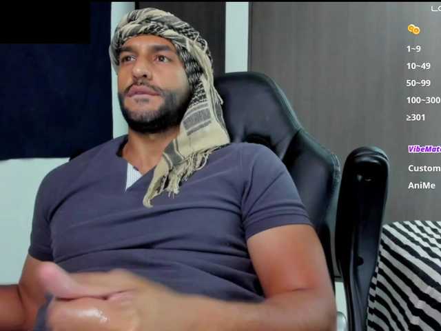 Live sex webcam photo for Handsoman11 #292355815