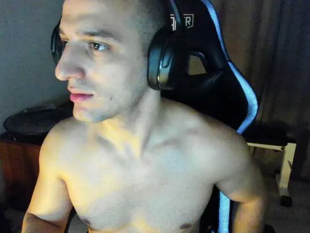 Live sex webcam photo for HandsomeHercules #292338389