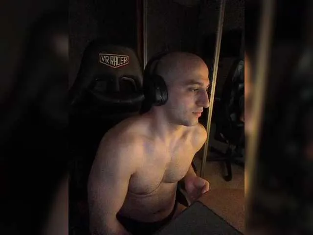 Live sex webcam photo for HandsomeHercules #293195662