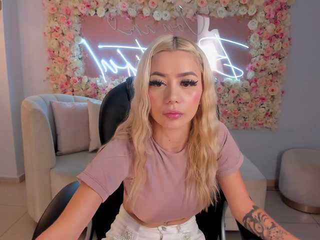 Live sex webcam photo for HannaConnor #277960192