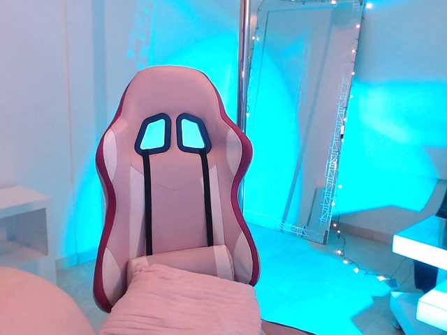 Live sex webcam photo for HannaGray2 #276837985