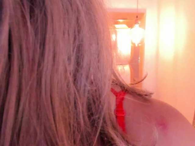 Live sex webcam photo for HannaGray2 #277035408