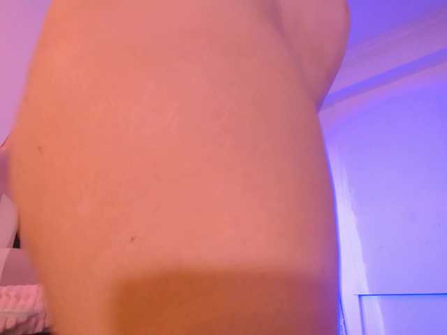 Live sex webcam photo for HannaGray2 #277060258