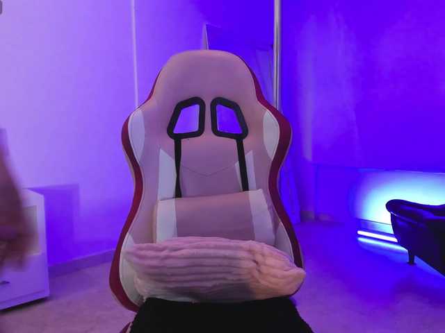 Live sex webcam photo for HannaGray2 #277105025