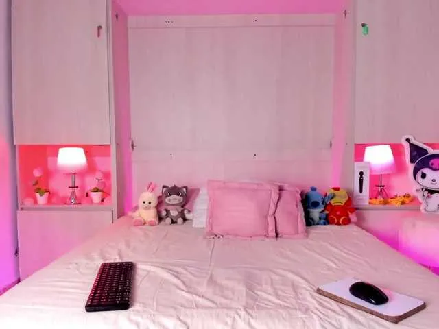 Live sex webcam photo for HannaLee #290280343