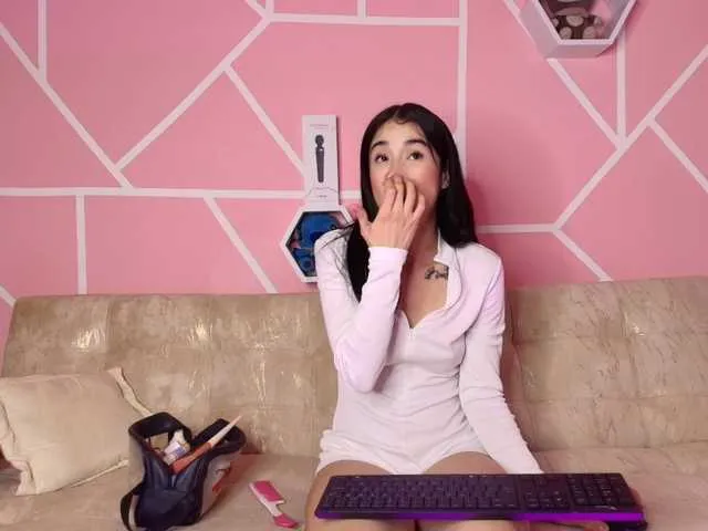 Live sex webcam photo for HannaLee #290545921