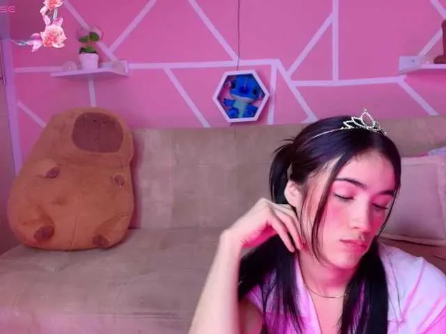 Live sex webcam photo for HannaLee #292361545