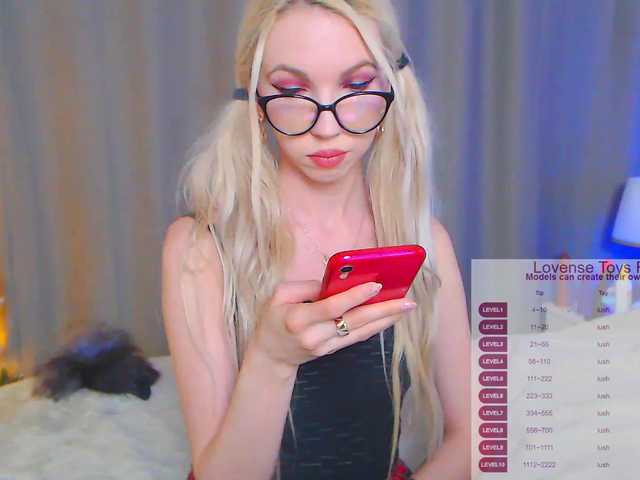 Live sex webcam photo for HannaMo #271872110