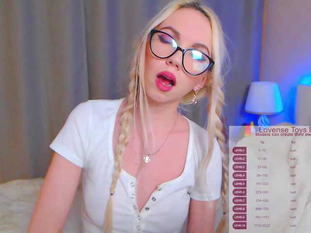 Live sex webcam photo for HannaMo #271935078