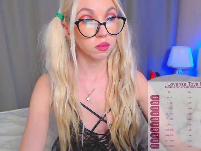 Live sex webcam photo for HannaMo #272332547