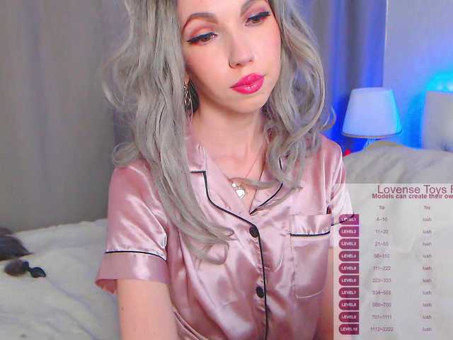 Live sex webcam photo for HannaMo #272765976