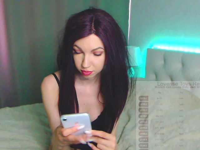 Live sex webcam photo for HannaMo #273785395