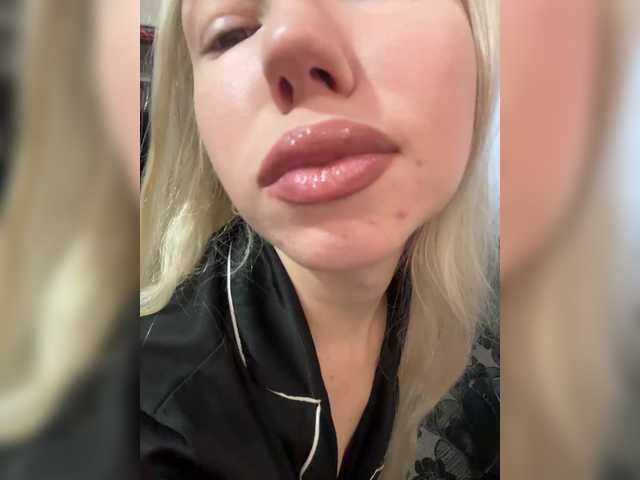 Live sex webcam photo for HannaMo #290241156