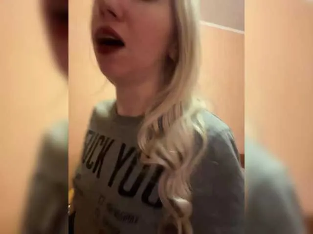 Live sex webcam photo for HannaMo #292407392